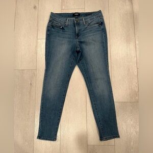 💙Women’12 petite skinny jeans💙